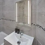 Host & - View Apartment